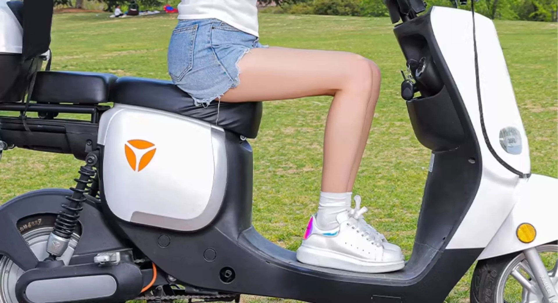 New model of electric vehicle canopy, retractable, foldable, quick-release sunshade, waterproof and sun-proof, for electric motorcycles