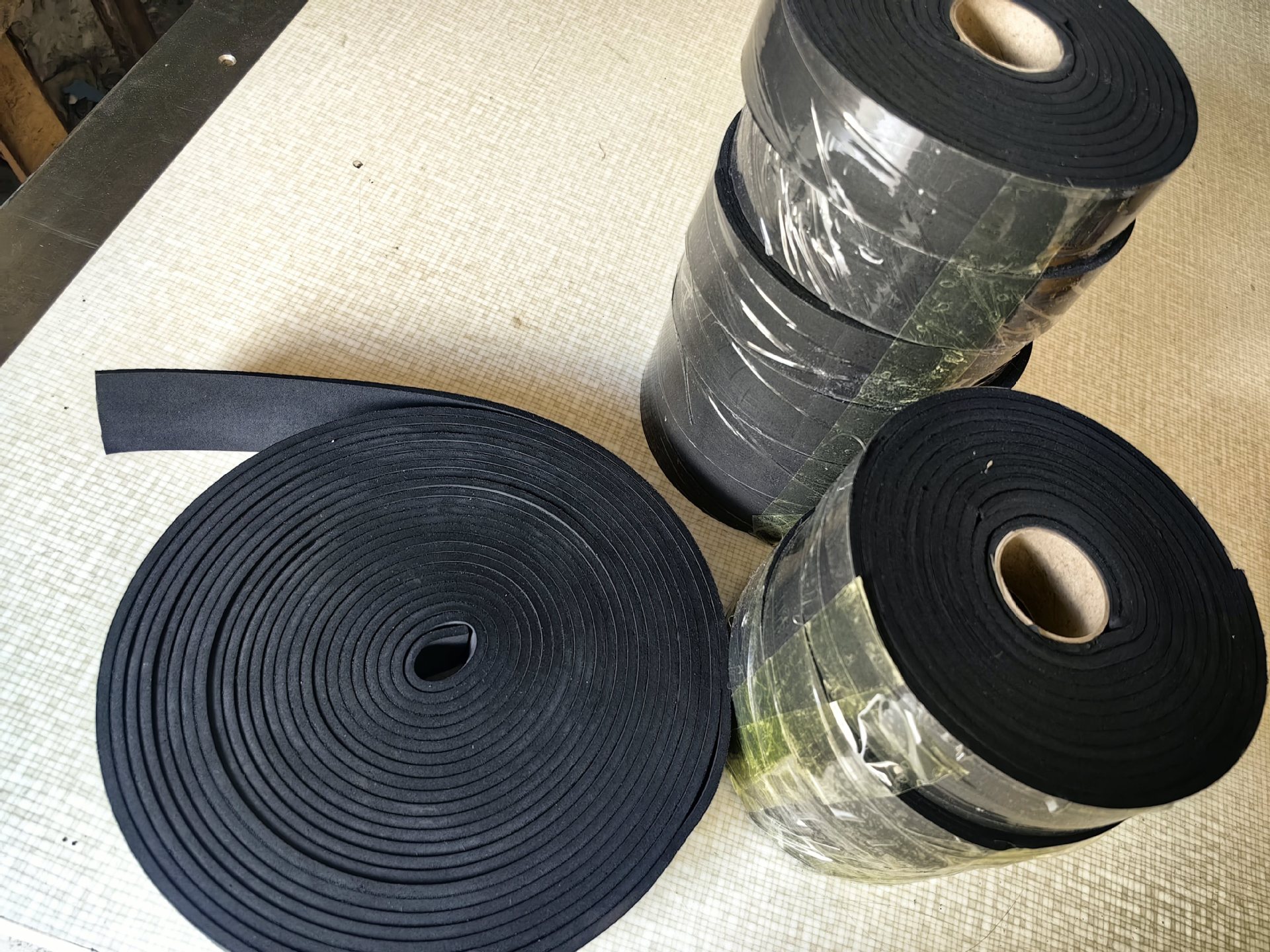 欧西玛原厂铺布机拉布机，海绵布，潜水布料，包棍绿绒布