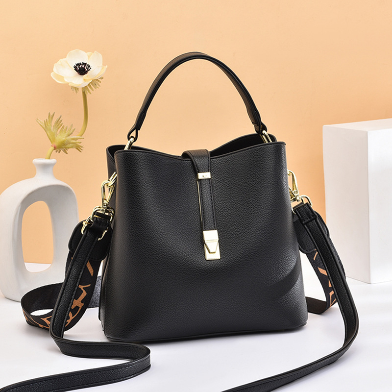 Tiktok Kwai live broadcast women's bag 2022 autumn new fashion bucket bag soft leather large capacity Single Shoulder Messenger Bag Fashion