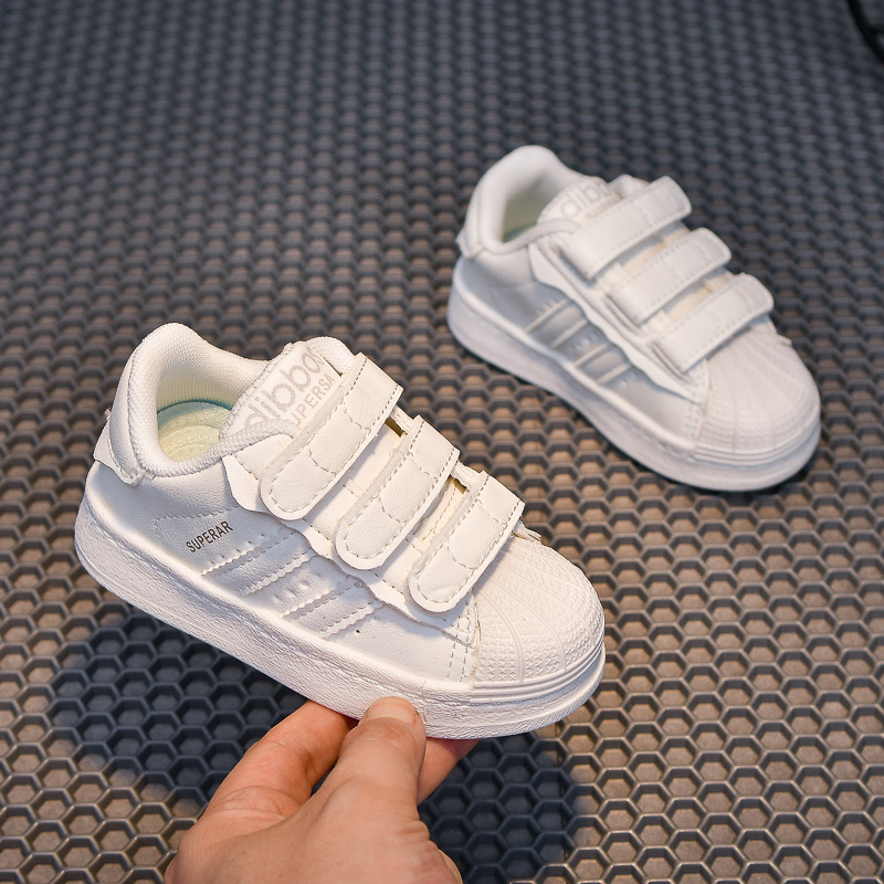 2025 primavera y otoño nuevo estilo para niños cabeza de concha zapatos casuales niñas cuatro estaciones zapatos blancos zapatos deportivos con velcro para niños