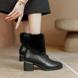 时装靴女流行冬季新款欧美毛毛时尚加绒保暖休闲粗跟短靴马丁靴女
