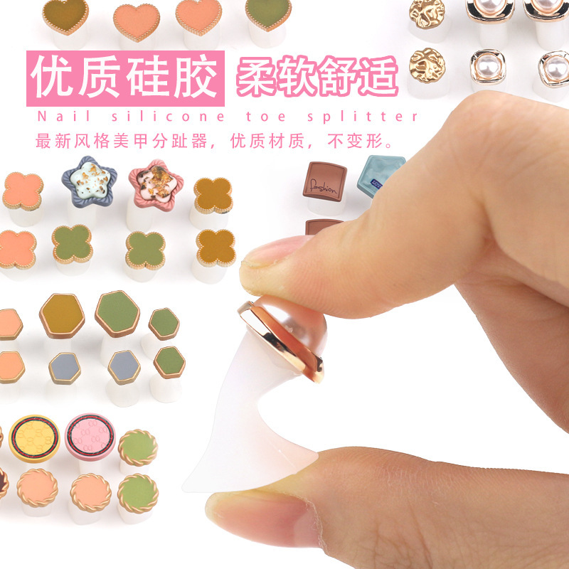 Japanese-style silicone toe separators, daisy and teardrop rhinestone design, toe separation tool for nail art Japanese-style silicone toe separators, daisy and teardrop rhinestone design, toe separation tool for nail art