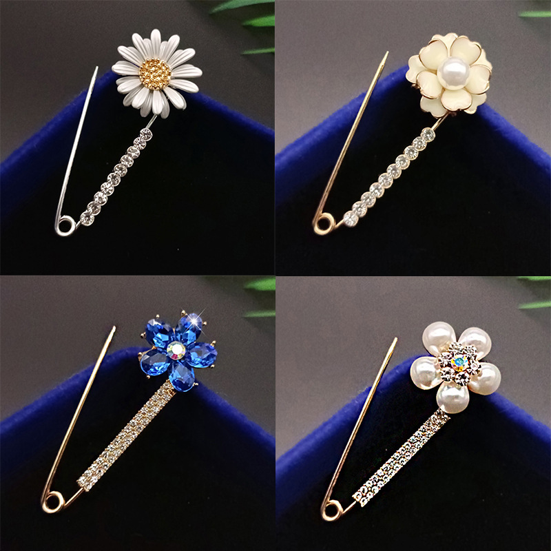 Korean Style New Daisy Cardigan Sweater Large Pin Butterfly Zircon Brooch Corsage Shawl Buckle Fixed Accessories Wholesale