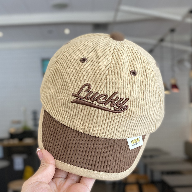 Sombrero de bebé primavera y otoño letras de aire extranjero mechuga gorra de lengua de acero para niños otoño y invierno caliente sombra de sol marea de béisbol bebé