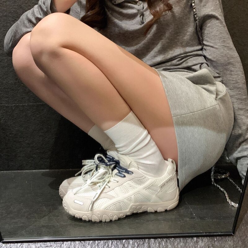 女性用の赤い厚底のドイツのトレーニングシューズ、2025年の新しいスタイルの女性用本革多用途カジュアルスポーツシューズ、女性用のネットセレブのホットスタイルのフォレスト・ガンプシューズ|undefined