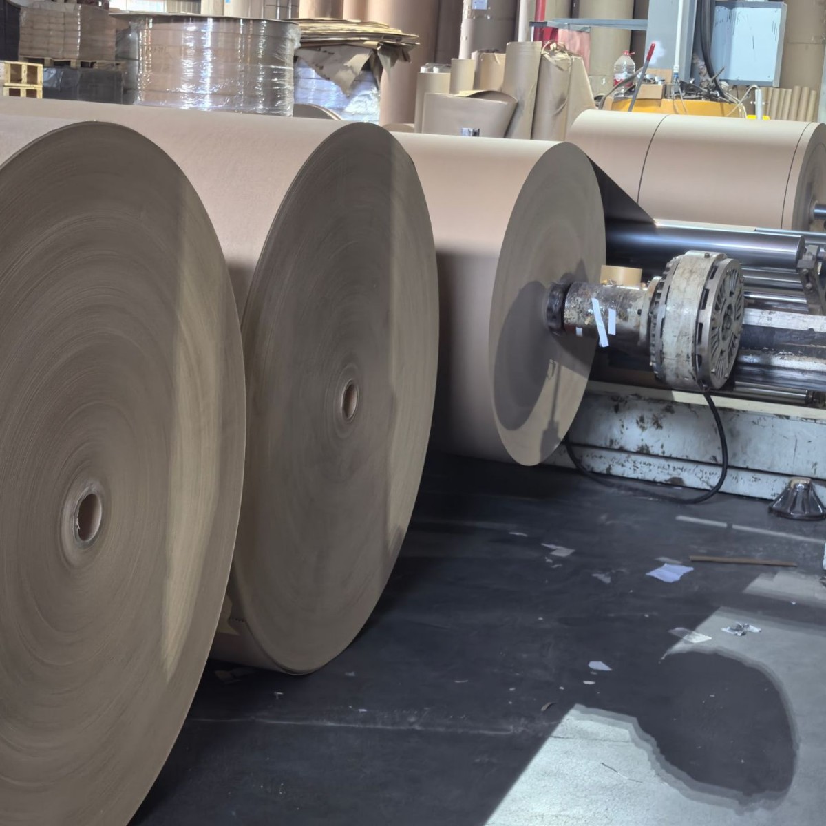 厂家定制牛皮纸80到280克卷筒纸平张 切条可任意定制规格