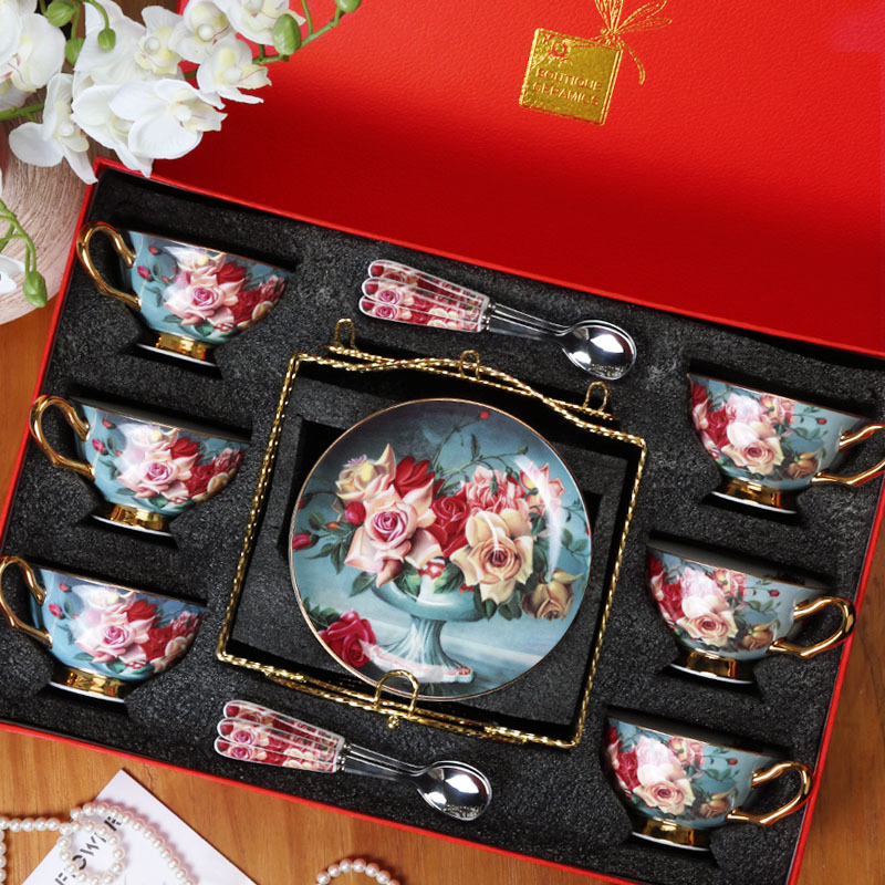 Conjunto de tazas de café europeas de cerámica de alta calidad, pequeño lujo de té de la tarde con cuchara de cerámica, taza de té de flores, caja de regalo