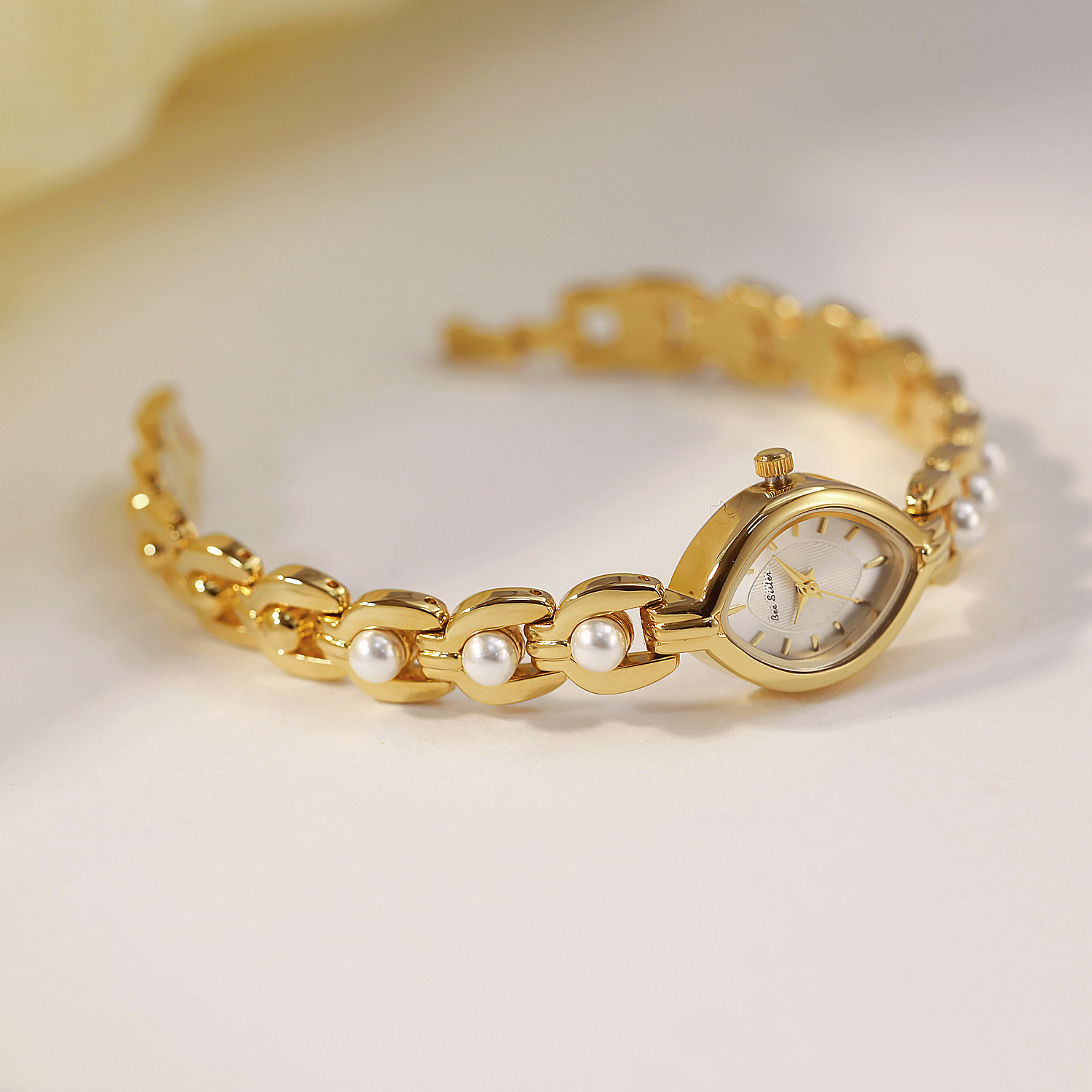 45g Weight Tempered Glass Mirror Material Alloy Strap Material Watch Classification Pointer Display Type Jewelry Buckle Buckle Style Diamond Dial Shape Daily, Street Occasion Quartz Movement Solid Color Pattern All Seasons Season Women's Gender Casual, Commute Style Casual Commute Solid Color Jewelry Buckle Quartz Watch 7