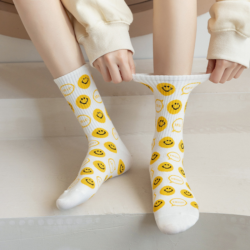 Calcetines de media pantorrilla de estilo japonés calcetines deportivos delgados de verano para mujer Calcetines de marea de cara sonriente calcetines de pila calcetines de piso calcetines blancos mujeres al por mayor
