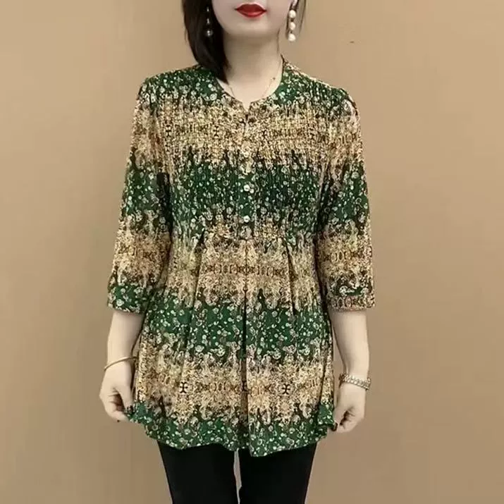 Ледяная шелковая эластичная большая версия рубашки с круглым вырезом и пуговицами с рукавом из семи точек 2024 новая летняя средняя длинная свободная рубашка для мамы