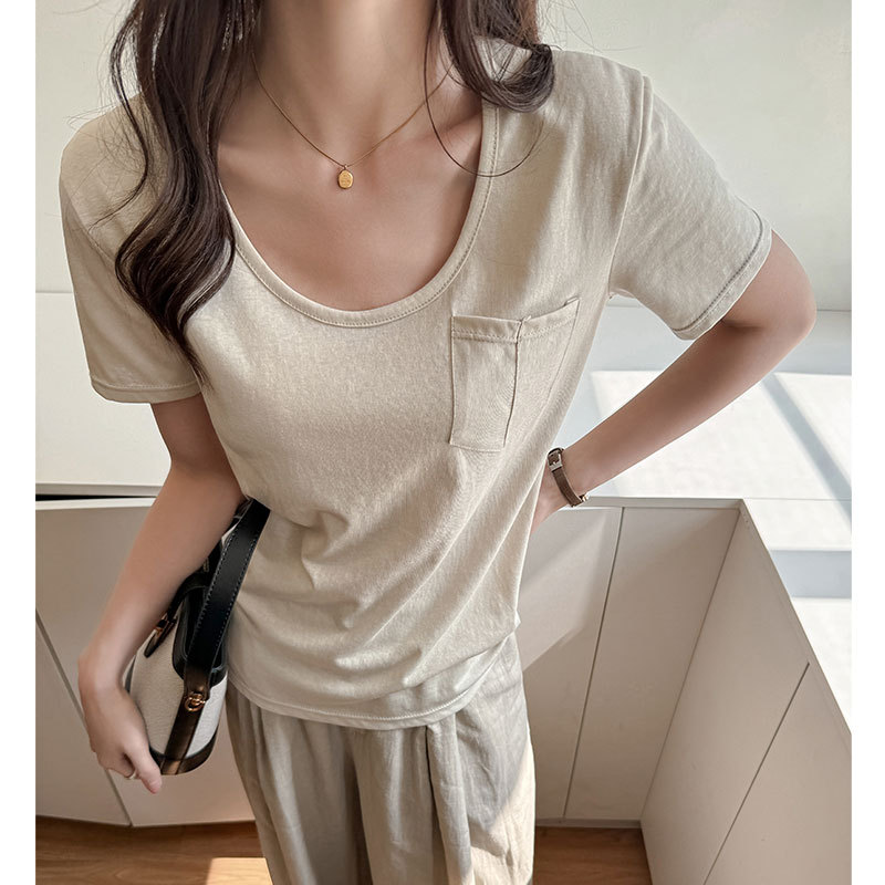 여름 여성을 위한 엄선된 심플한 일본식 반팔 티셔츠, 작은 라운드 넥 디자인, 니치 오른쪽 어깨 슬리밍 바닥 셔츠 탑