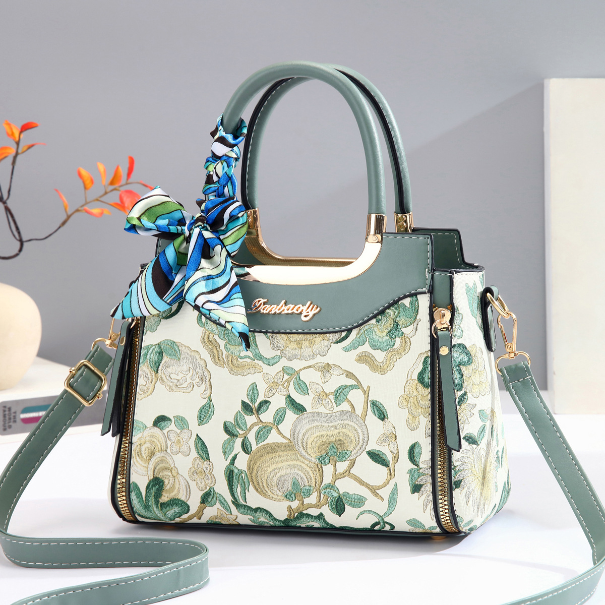 Bolso de mano bordado de comercio exterior para mujeres 2025 nuevo nicho de diseño de transporte universal bolso de hombro de mujer popular
