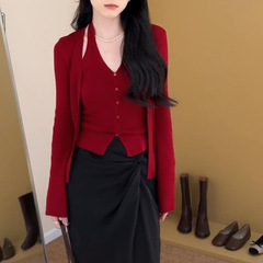 高质量红色上衣女2025年新款爆款针织吊带开衫两件套上衣