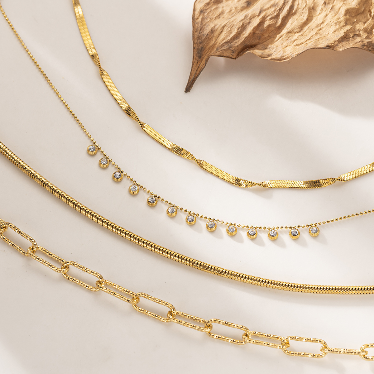 Taena Europa y América Acero inoxidable Galvanoplastia 18k Collar de acero de titanio y oro Lujo ligero, nicho, estilo explosivo, collar de cadena simple transfronterizo