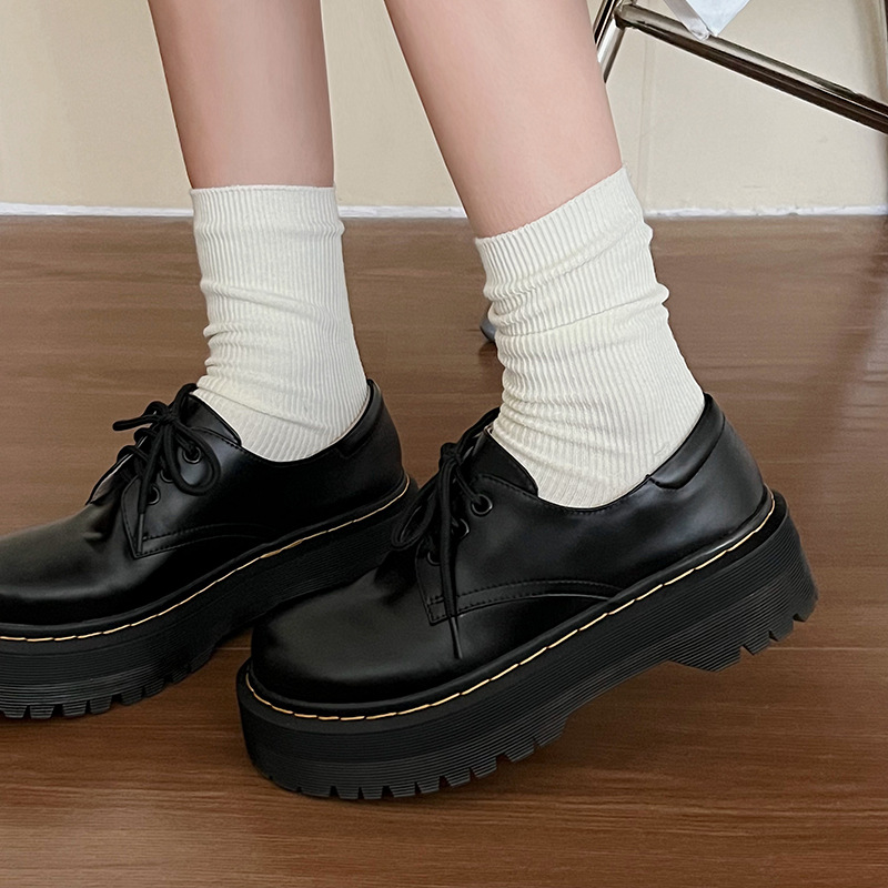 Yang mi mismo estilo suave chica negro JK zapatos de cuero de las mujeres primavera nuevo estilo británico punta redonda con cordones de la plataforma altura aumento mocasines