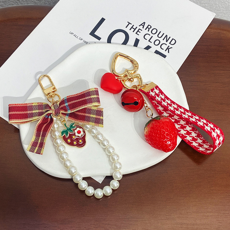 18g Weight Bag Pendant, Keychain Classification 1 Piece Quantity Holiday, Banquet, Daily Occasion Metal Material Strawberry Pattern Unisex Gender Korean Style Style Korean Style Strawberry Metal Unisex Bag Pendant Keychain 2