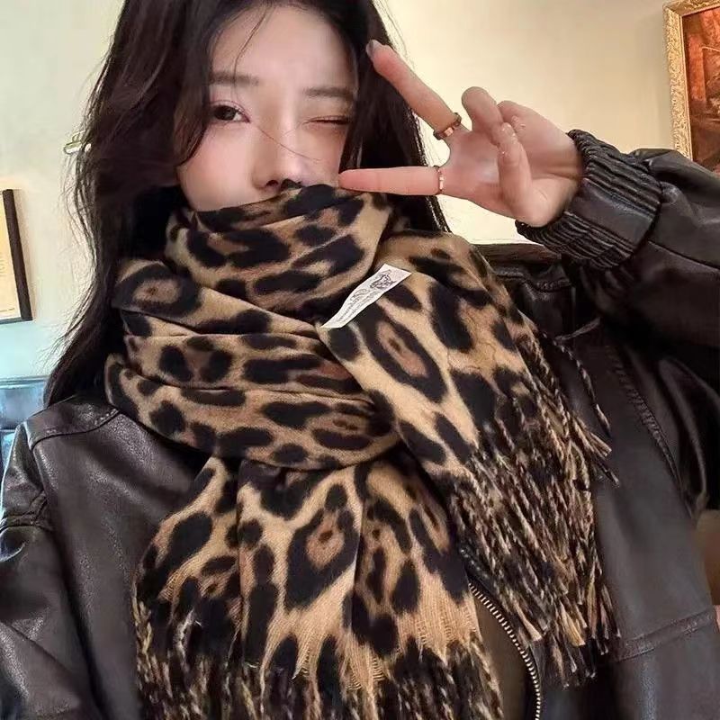 Autumn and Winter New Leopard Print Scarf for Women Korean Retro Tassel Imitation Cashmere Warm Shawl Scarf with Versatile Atmosphere
