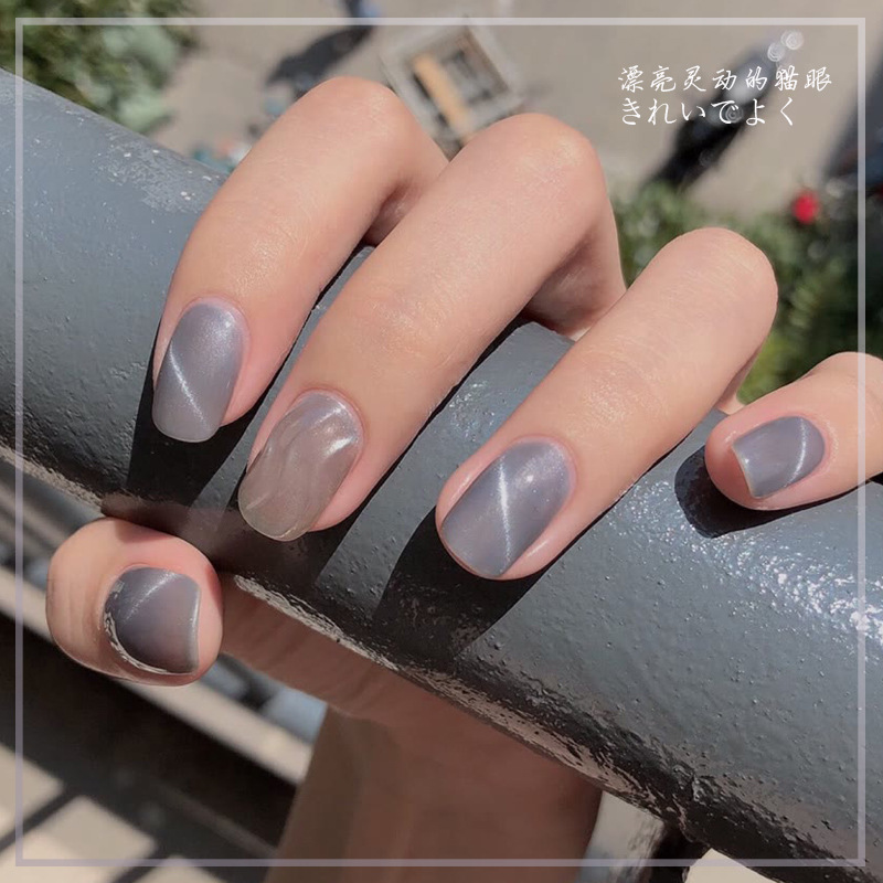 Magnetic nail polish for manicure