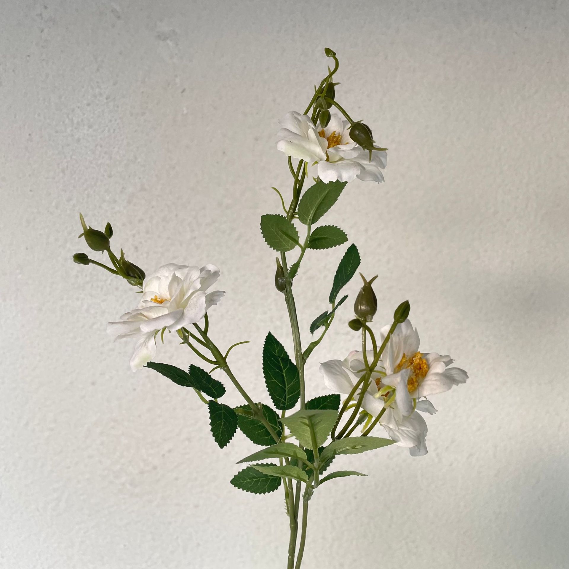 Flores falsas blancas Flores artificiales Flores para bodas Auditorio de bodas Decoración del hotel Techo artificial Flores artificiales Flores falsas