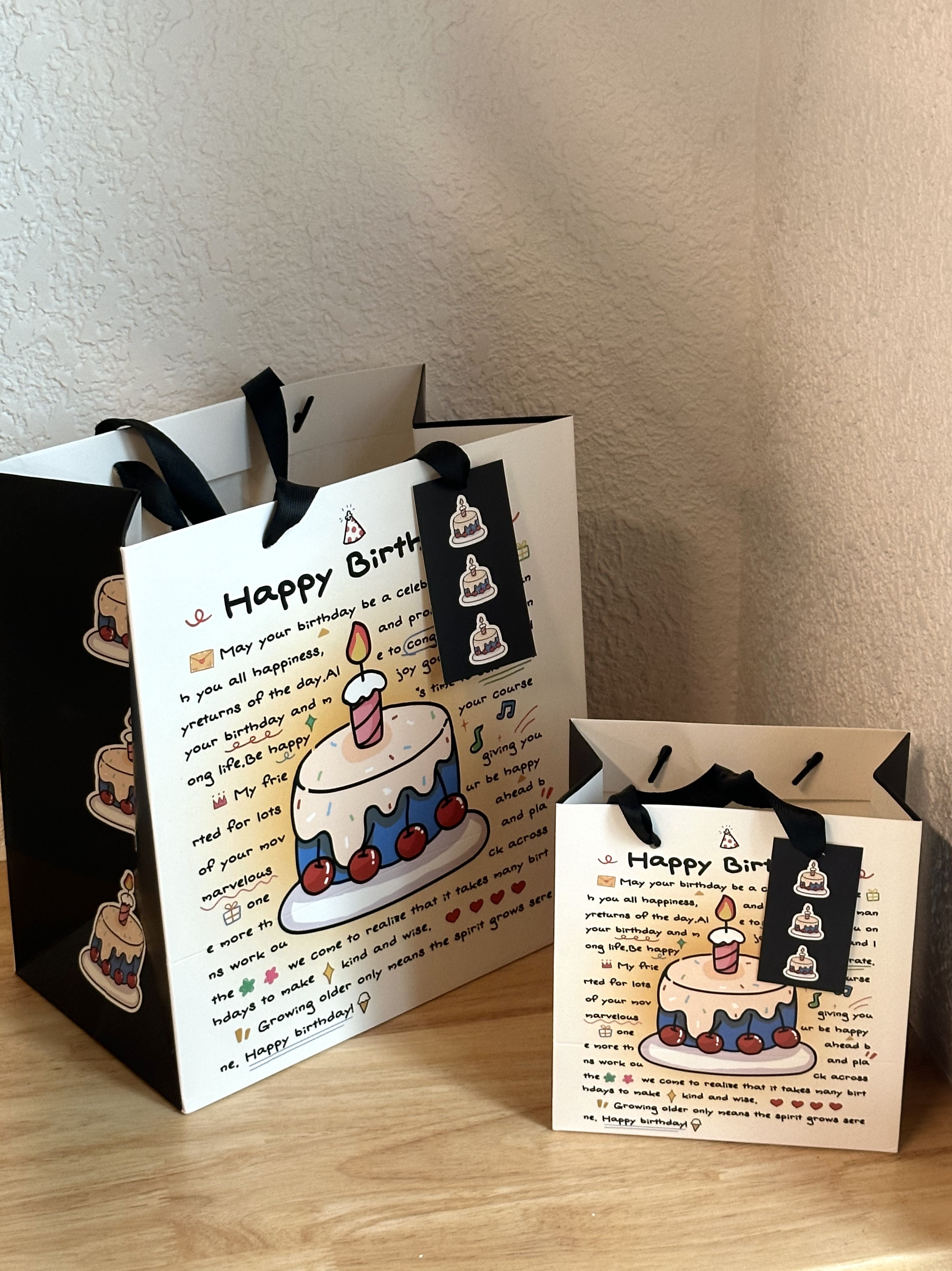 Ins bolsas de regalo de pastel de cumpleaños, bolsas de regalo grandes, bolsas de papel de mano, bolsas de almacenamiento de tarjetas blancas gruesas con tarjetas