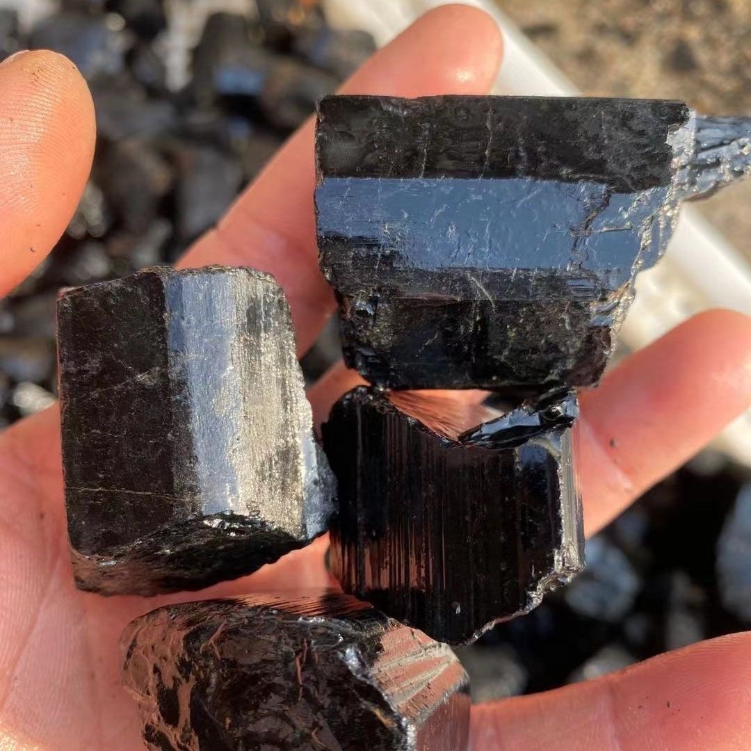 批发电气石 托玛琳石 原石颗粒 块柱状黑色电气石 电气石粉能量片