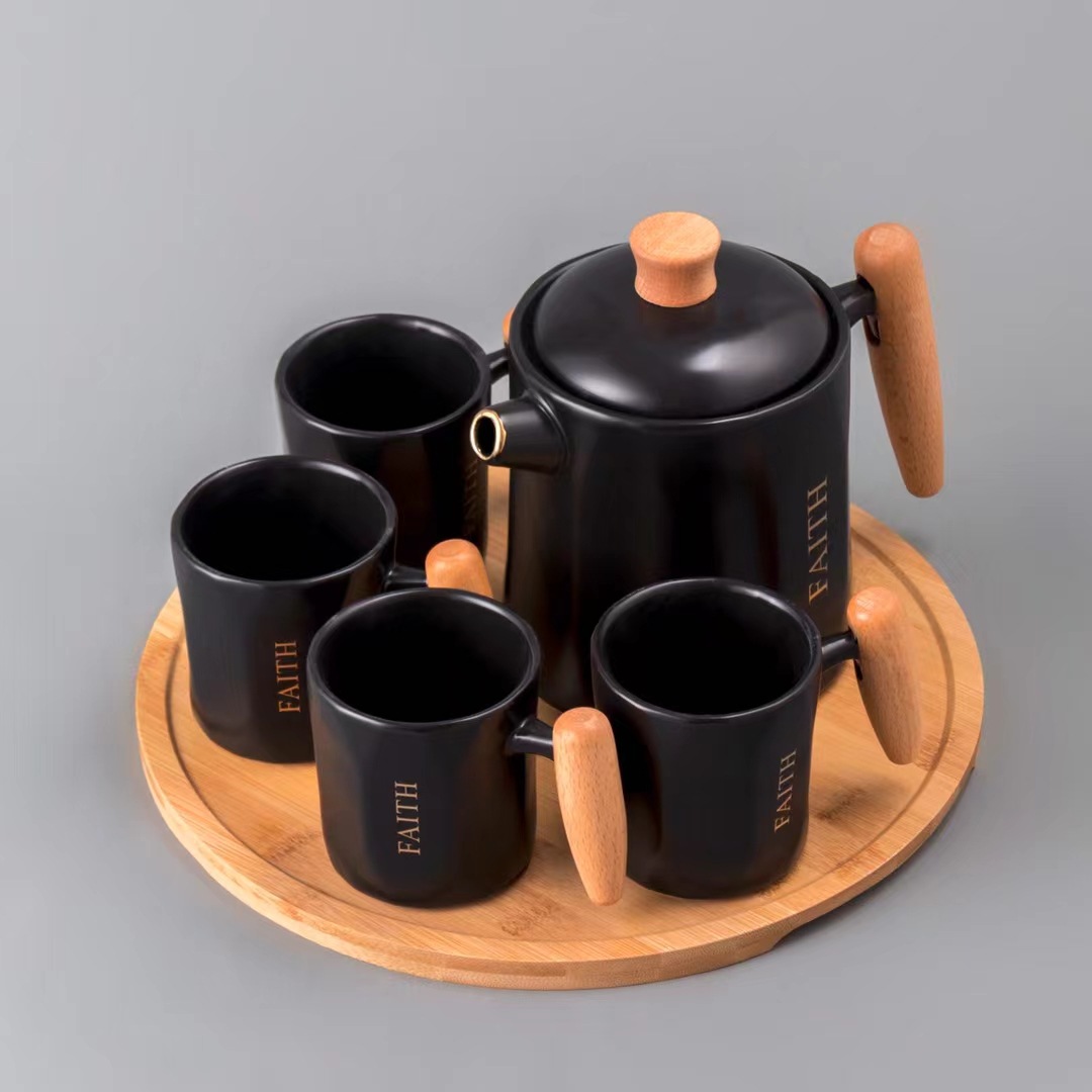 Juego de regalo de jarra de agua fría estilo nórdico con taza y taza de café con mango de madera simple, paquete combinado para preparación de agua fría.