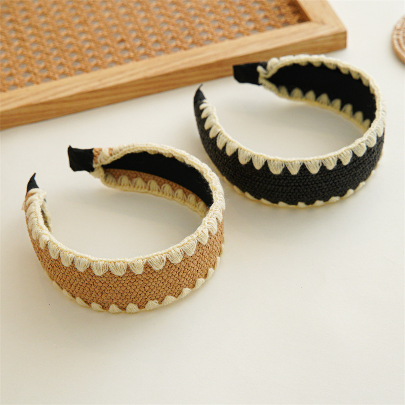 Brede geweven raffia haarband met stro knoop_voghion.com