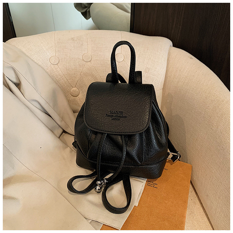 Simple, versatile and niche design women's backpack 2025 new trendy casual small backpack, fashionable travel small schoolbag undefined