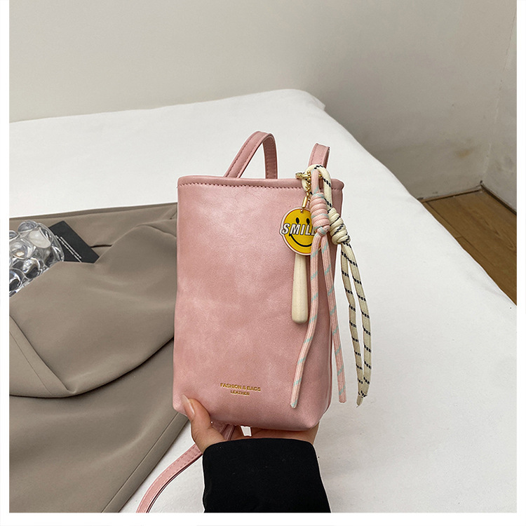 펜던트가 달린 핑크