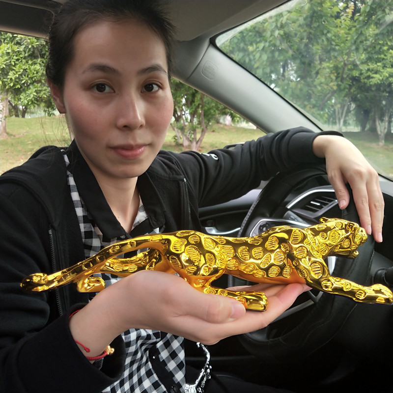 車の装飾品ヒョウ車のセンターコンソール装飾男性の高級車の香水幸運合成樹脂|undefined