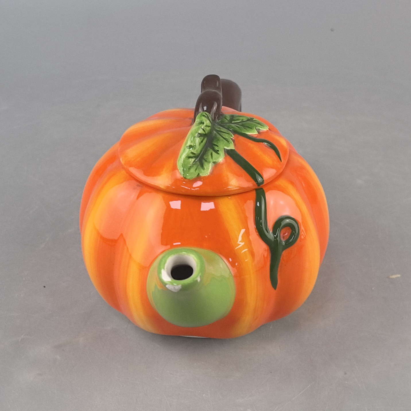 Creativo de Halloween transfronterizo dibujos animados encantadores creativos con hojas de calabaza jar cerámica con tapa de calabaza tetera de simulación