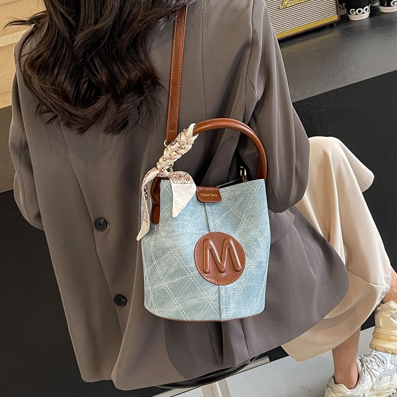 Bolso de cubo para mujer 2025 nuevo bolso de mano de estilo explosivo de color en contraste transfronterizo de moda bolso de mensajero de un solo hombro con textura de alta gama retro