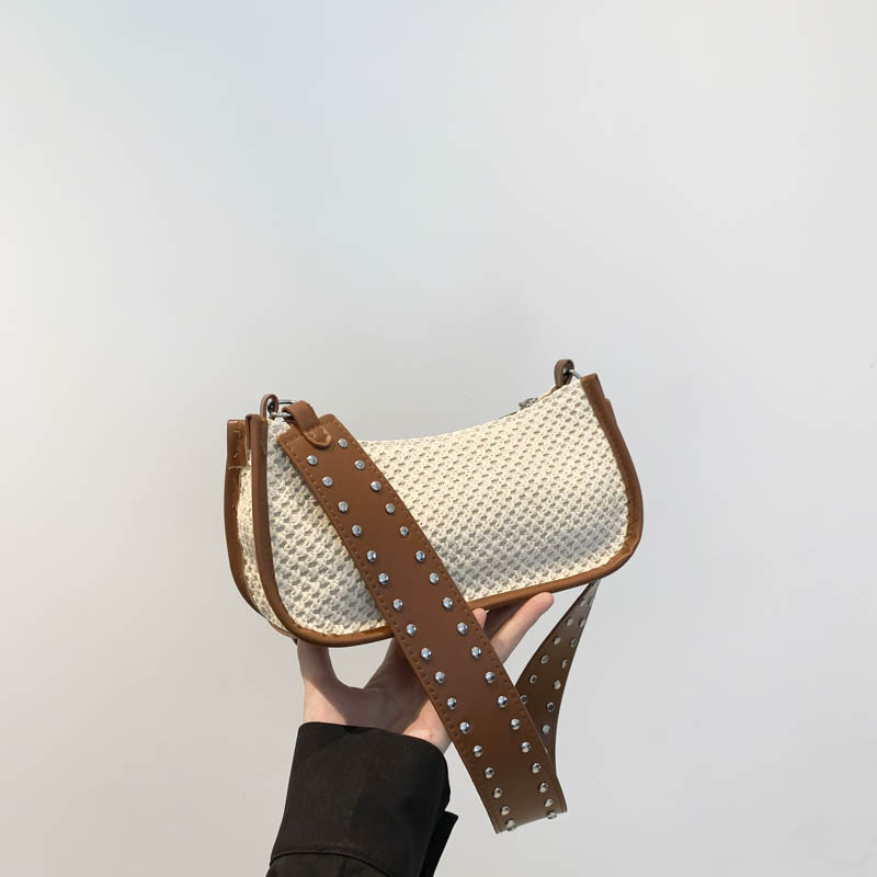 Bolsa trenzada debajo de la axila damas 2024 nuevo estilo ligero de lujo nicho de alta sensación de verano de vacaciones en la playa pastoral bolsa de paja