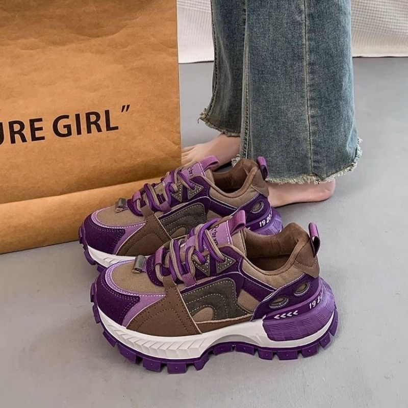 Estación europea Primavera 2025 Nuevos zapatos de aumento de color de plataforma de todo fósforo Zapatos de marea Forrest Gump Zapatos casuales de mujer Zapatos deportivos