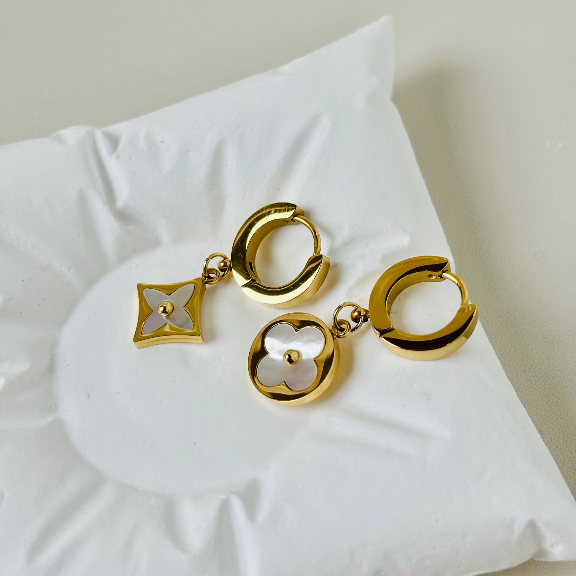 Golden asymmetrical earrings stainless steel