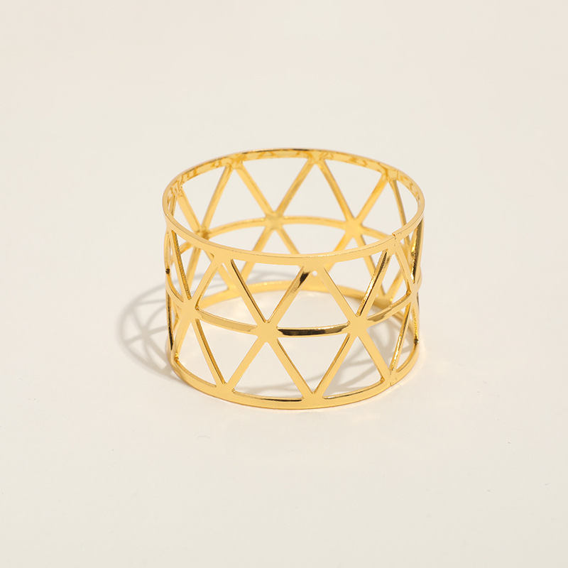 Yiwu fábrica al por mayor de metal hueco triángulo servilleta hebilla Hotel banquete vajilla Mesa servilleta anillo