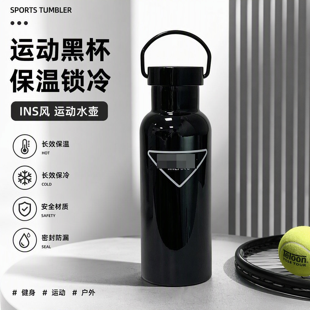 Trendy and stylish insulated water bottle, large capacity, high aesthetic appeal, new 304 stainless steel design, portable with a straw, perfect for coffee