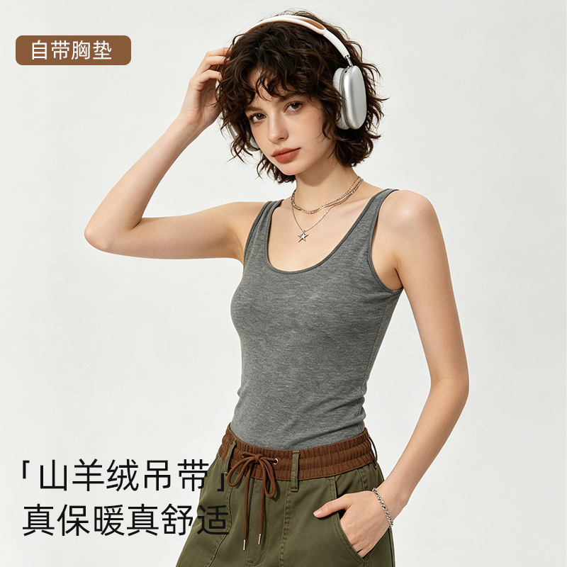 Autumn and winter cashmere wide-strap camisole with chest pads for women, high elasticity, seamless, suitable for layering or wearing as a sleeveless top Autumn and winter cashmere wide-strap camisole with chest pads for women, high elasticity, seamless, suitable for layering or wearing as a sleeveless top