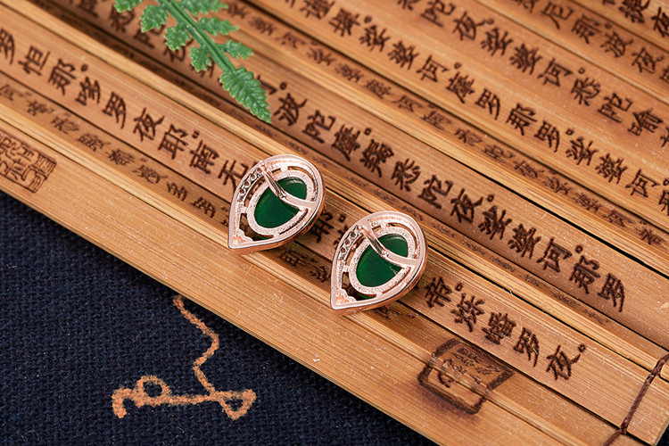 Retro ethnic dropshaped green chalcedony earrings diamond earrings jewelrypicture6