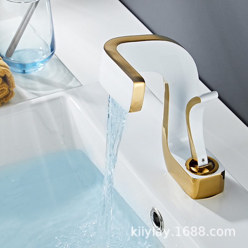 Grifo de agua fría/caliente válvula de cobre para lavabo transfronterizo con baño de oro de dos tonos.