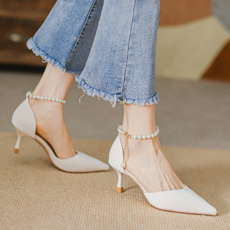 Zapatos de tacones de perla franceses para mujeres 2023 primavera y otoño nueva chica verano temperamento punzante una palabra botón zapatos de tacones delgados