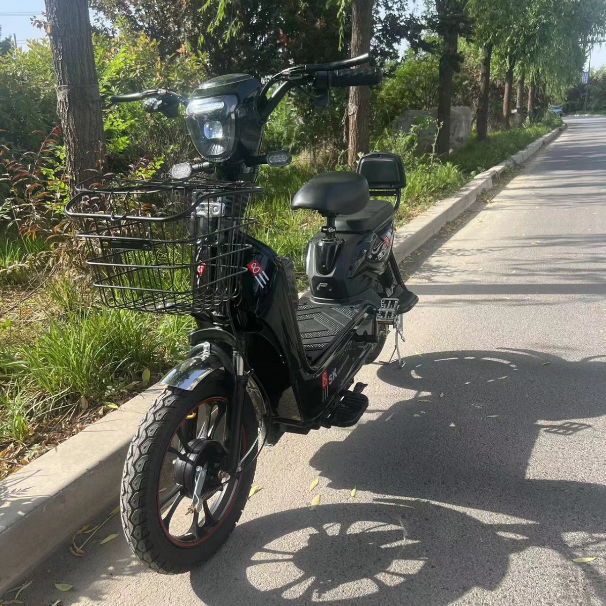 2024 Electric Scooter Brake Handle with Rearview Mirror, 8-Mile Range Brake Handle with Power-Off Function for Factory Use, Foreign Trade, 2-Wheel Electric Motorcycle