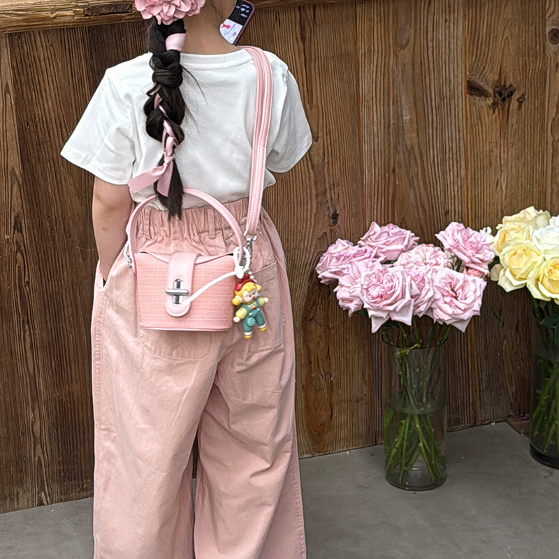 Bolso de hombro para niña de moda, muñeca linda, bolso de bebé colgante, nuevo mini bolso para niños 2025