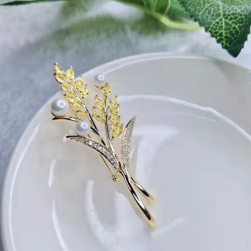 New Gold Wheat Ear Pearl Brooches for Women Fashion Suit Crystal Corsage Pin Luxury Jewelry Clothing Accessories Brooch Pins