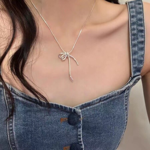 New Style Silver Ribbon Striped Bow Necklace Women's Ins Niche Design Gentle French Style Clavicle Chain