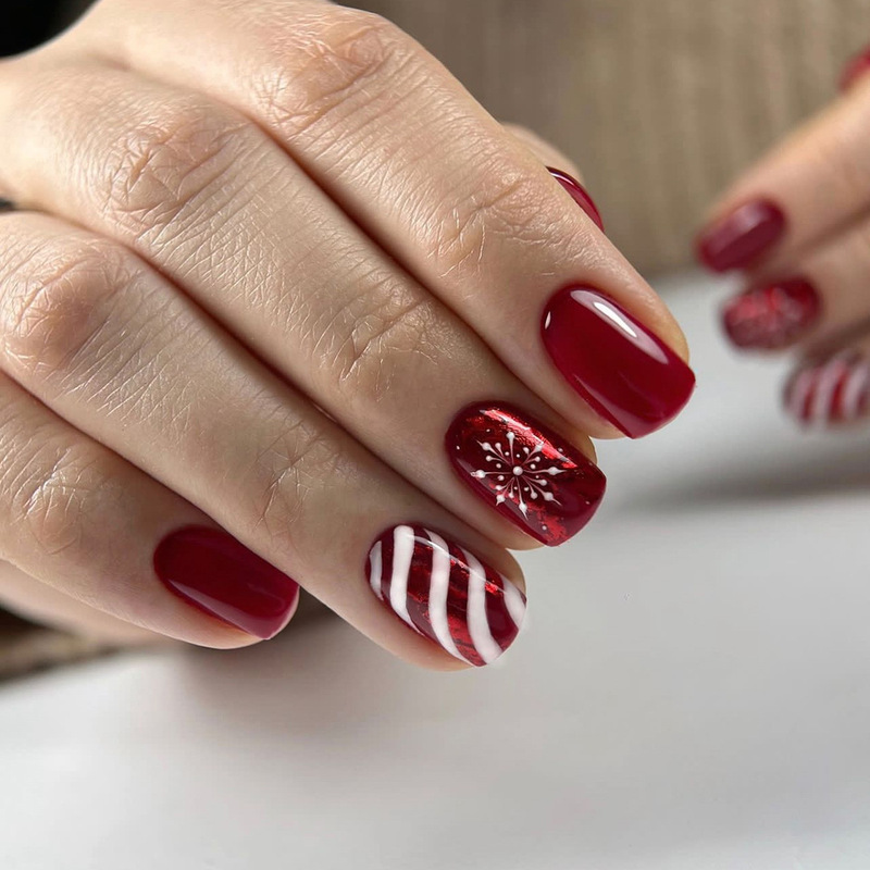 Solid Color Red Nail Art Christmas Candy Stripe Wear Armor Snowflake Fake Nail Nail Pieces Short Square Nail Patch