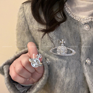 Internet Celebrity Popular Queen Mother's Sparkling Diamond Brooch Women's Coat Sweater High-End Accessible Luxury Saturn Corsage High-End Pin