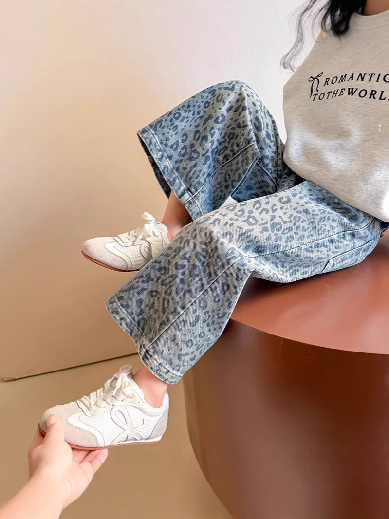 女の子パンツ2025新作子供春服春秋おしゃれジーンズ女の赤ちゃんヒョウ柄ワイドレッグパンツ