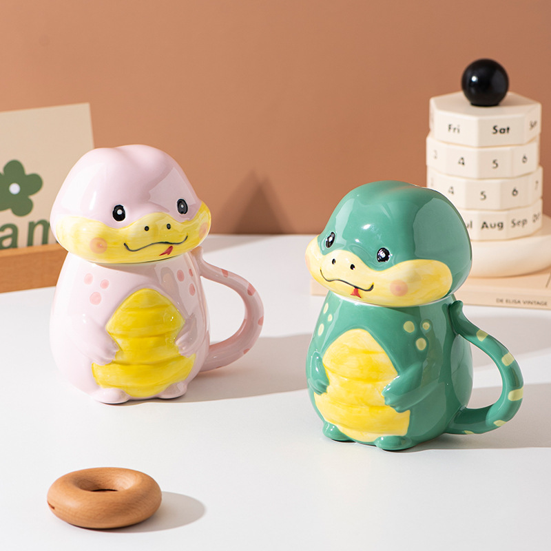 Diseño de serpiente año homófono terrier encantador dibujos animados de cerámica infantil "miedo de la sociedad" modelado taza con tapa con taza de agua cucharada