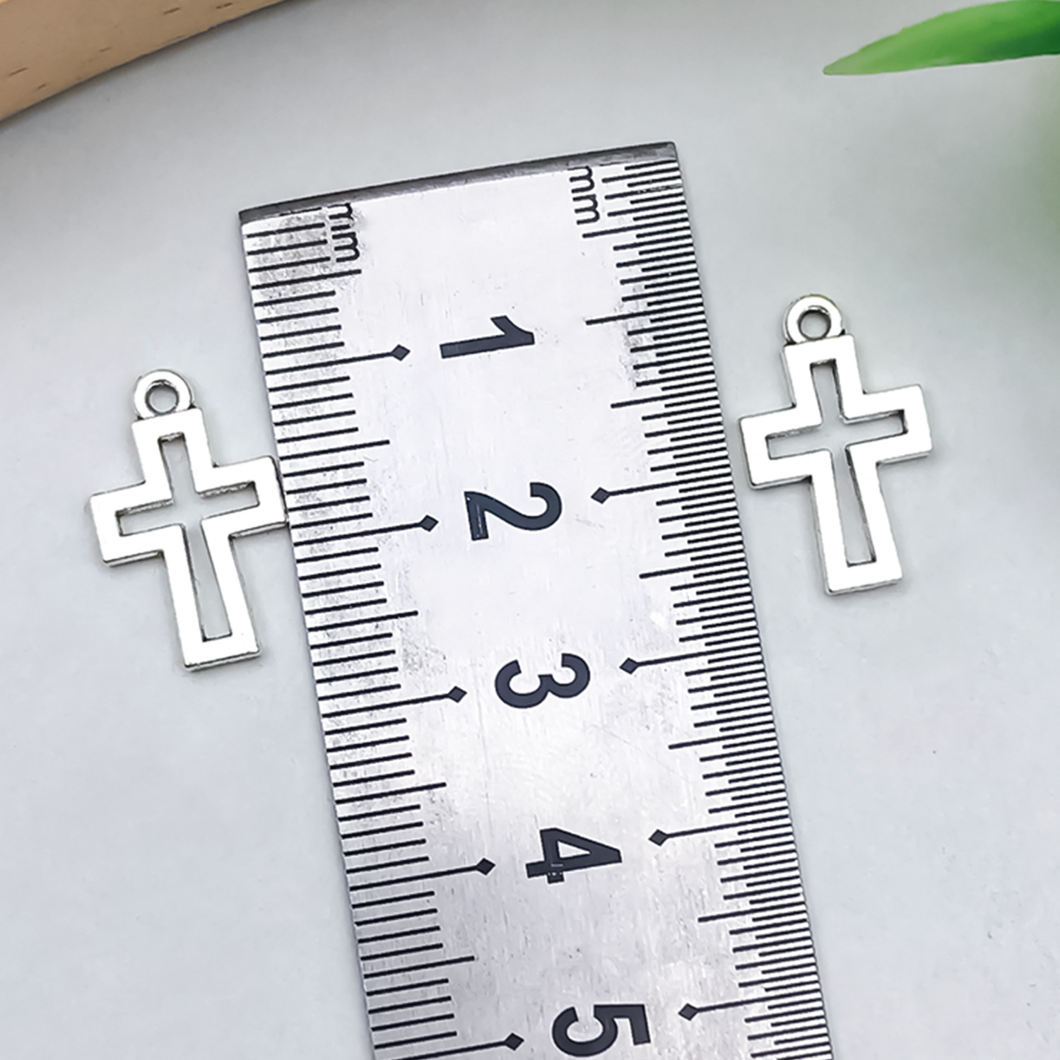 1 ancient silver hollow cross 11x17mm-0.6g-16922